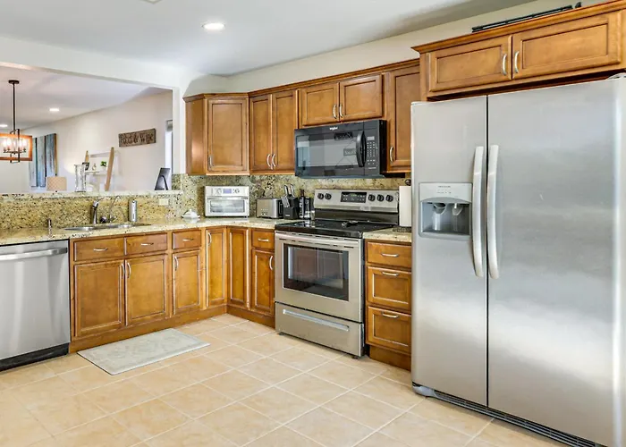 Holiday home Snowbird Retreat W/ Putting In Area!