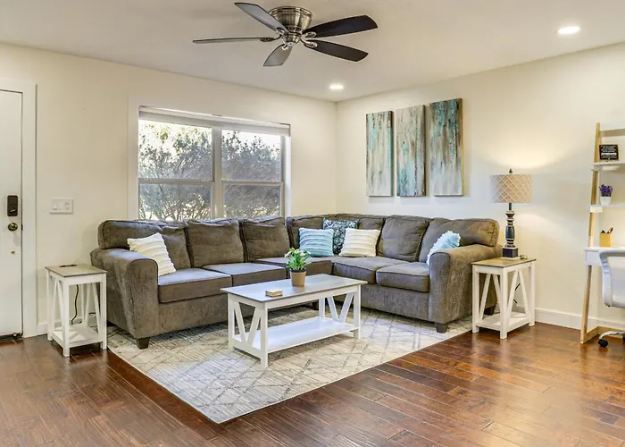Snowbird Retreat W/ Putting In Area! *
