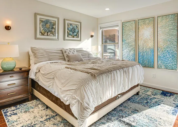 Snowbird Retreat W/ Putting In Area! Phoenix