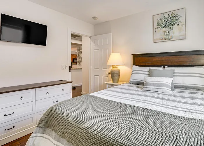 Snowbird Retreat W/ Putting In Area! *