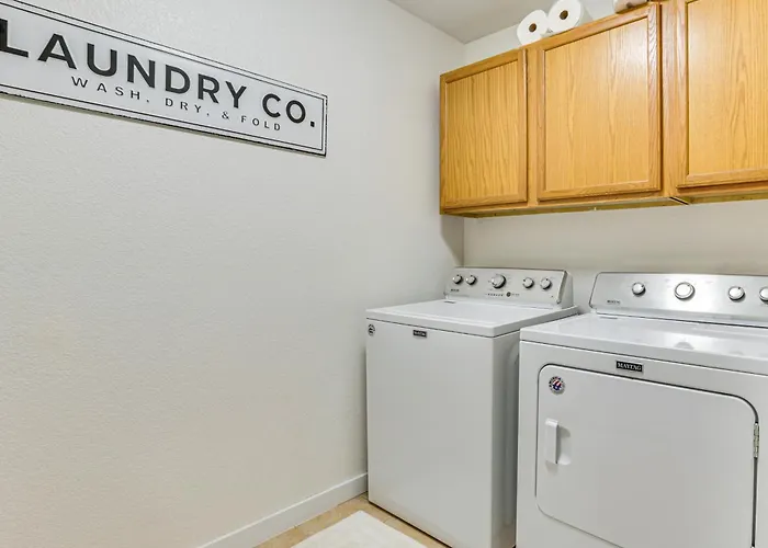 Snowbird Retreat W/ Putting In Area! Holiday home