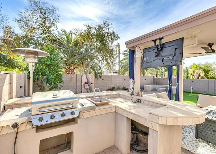Snowbird Retreat W/ Putting In Area! *