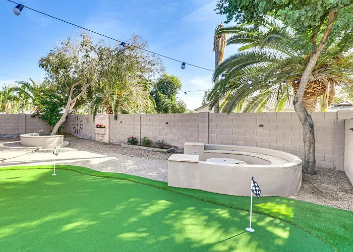 Snowbird Retreat W/ Putting In Area! *